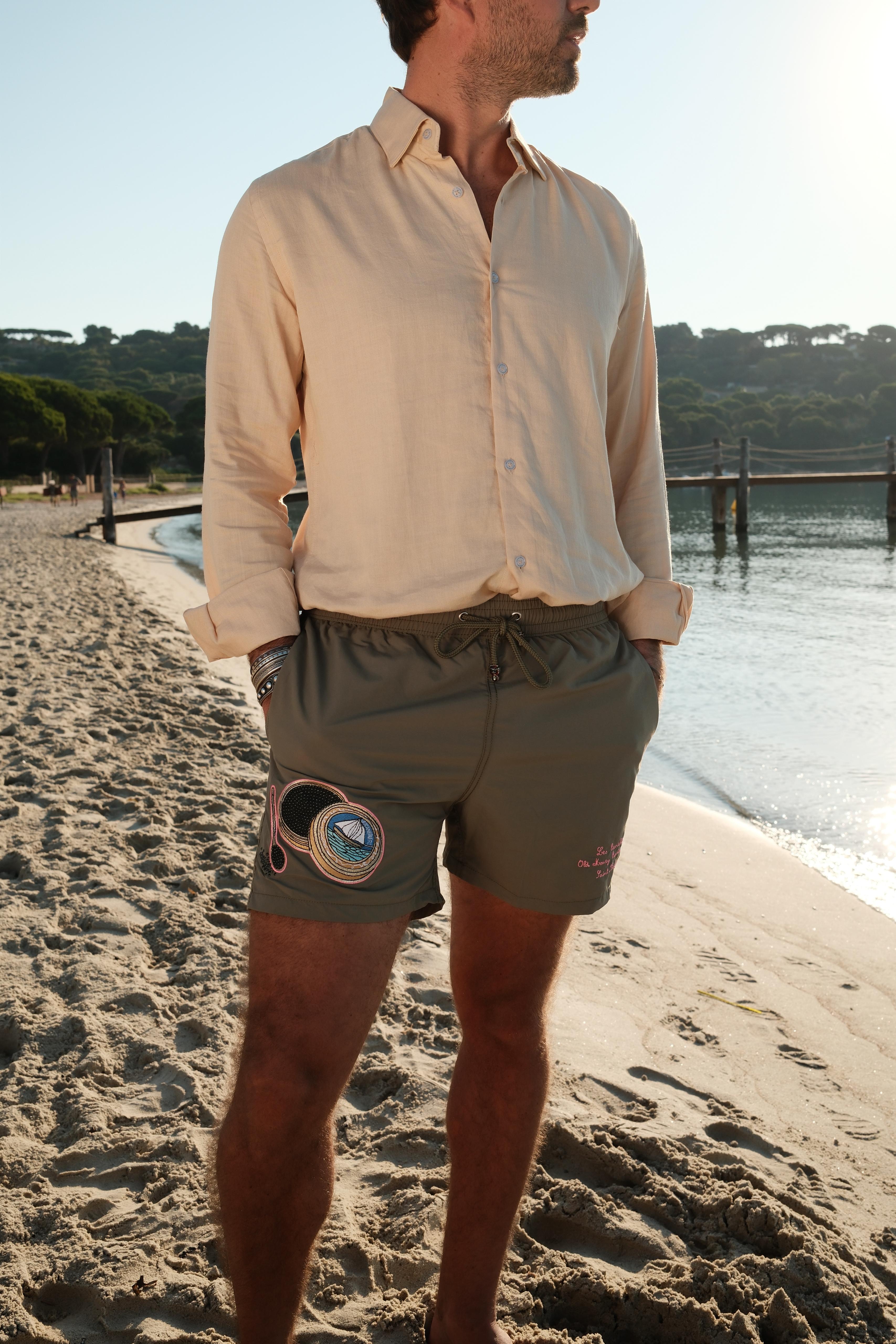 maillot de bain homme kaki Ermitage Caviar Les Canebiers
short de bain homme kaki Ermitage Caviar Saint-Tropez
detail maillot de bain Ermitage Caviar kaki
maillot de bain premium homme kaki Les Canebiers