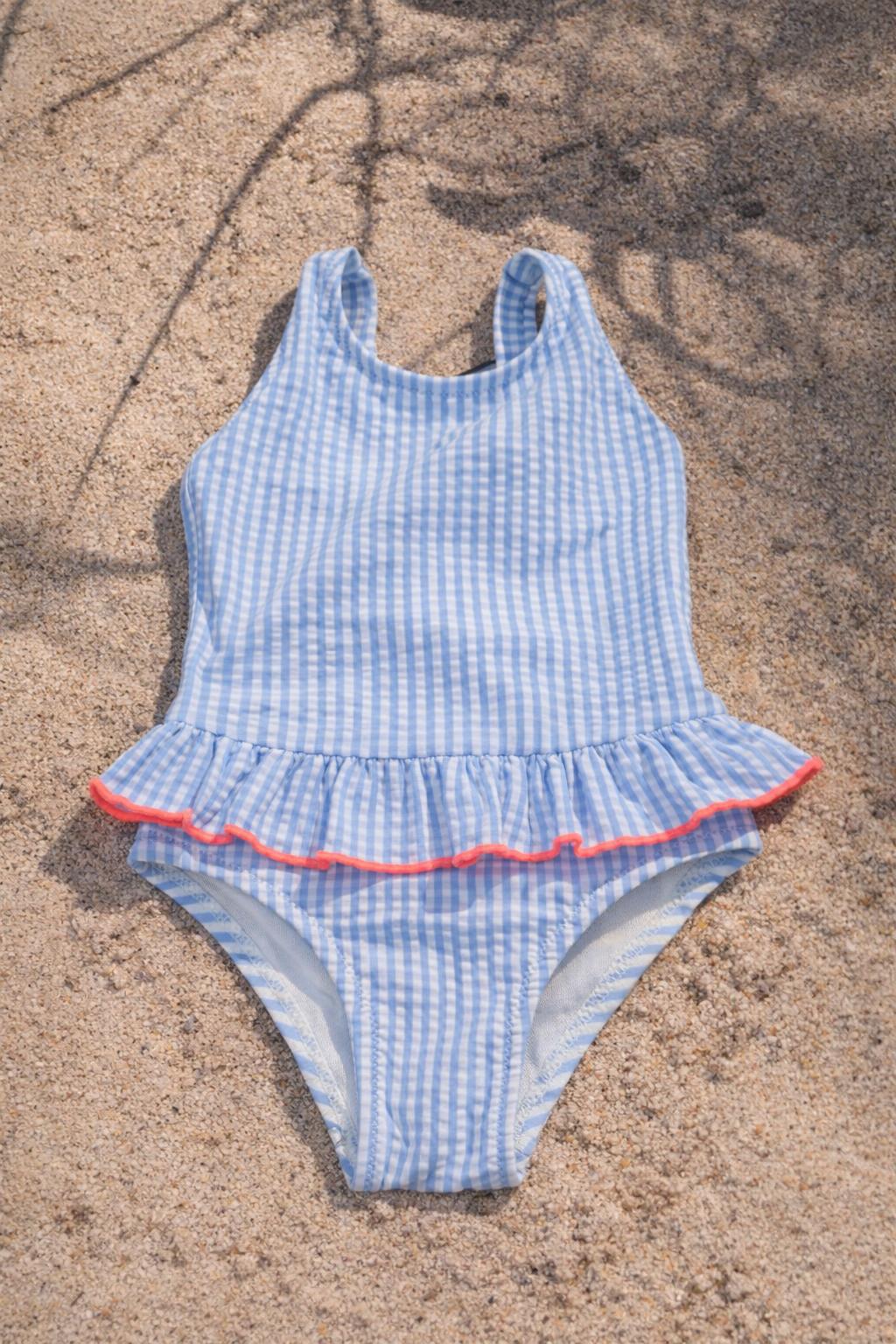 maillot enfant CRABE Les Canebiers rayures bleu clair
maillot de bain enfant une pièce style estival
maillot enfant volant taille Les Canebiers
maillot de bain enfant plage Saint-Tropez